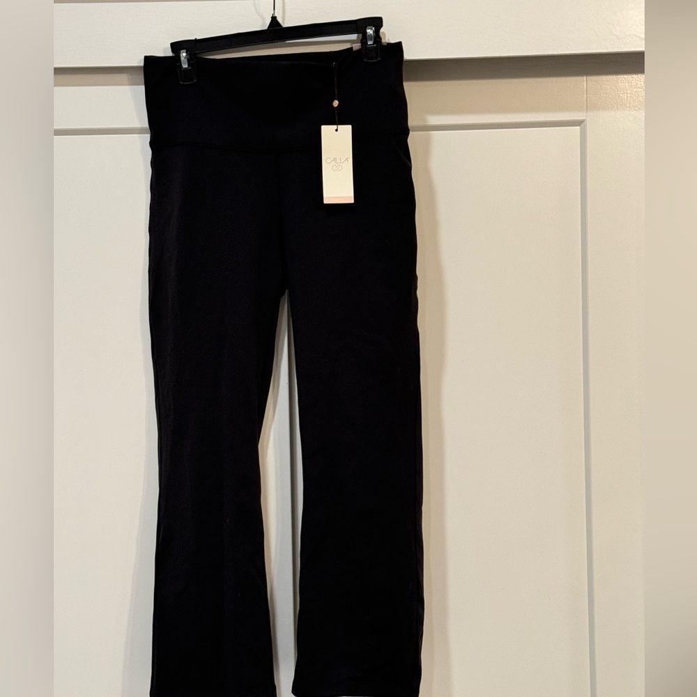 CALIA by Carrie Underwood High Waist Crop Flare leggings.  NWT.  Sz L.